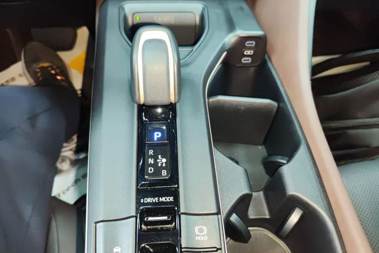 Used Toyota Crown 2023 2.5L SportCross HEV Two-Wheel Drive Prestige Edition Gear Lever