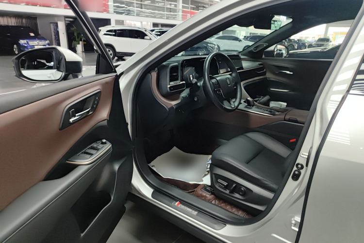 Used Toyota Crown 2023 2.5L SportCross HEV Two-Wheel Drive Prestige Edition Interior 3