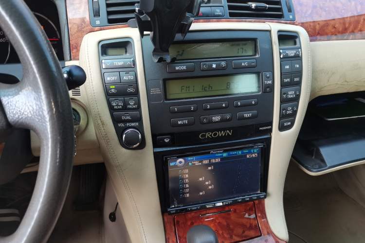 Used Toyota Crown 2005 2.5L Royal Audio And AC Panel