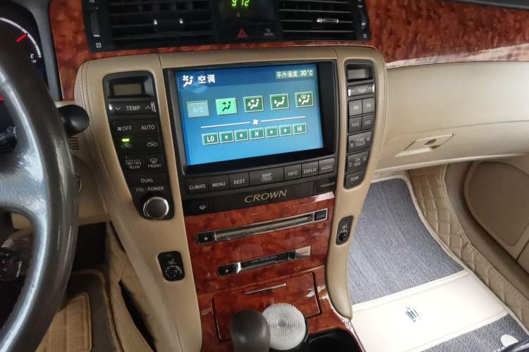 Used Toyota Crown 2005 3.0L Royal Audio And AC Panel