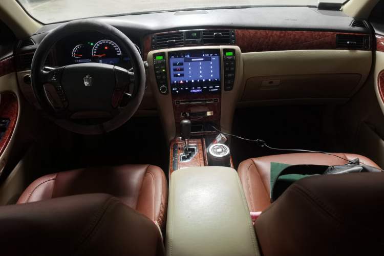 Used Toyota Crown 2005 2.5L Royal Center Console