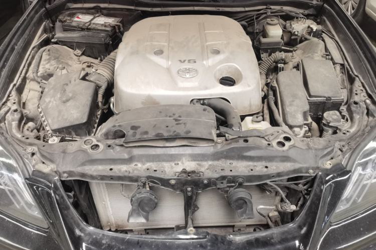 Used Toyota Crown 2005 2.5L Royal Engine Bay