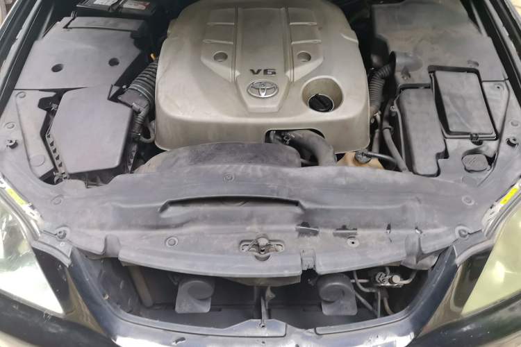 Used Toyota Crown 2005 3.0L Royal Engine Bay