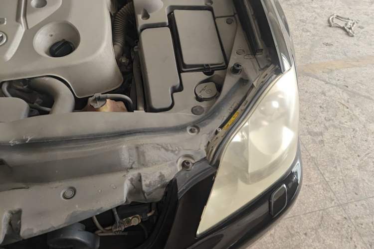 Used Toyota Crown 2005 3.0L Royal Saloon Engine Bay Left