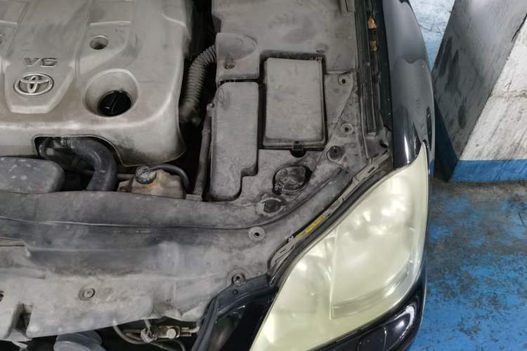 Used Toyota Crown 2005 3.0L Royal Saloon Engine Bay Left