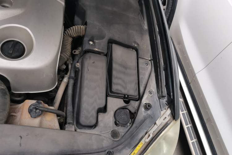 Used Toyota Crown 2005 3.0L Royal Engine Bay Left