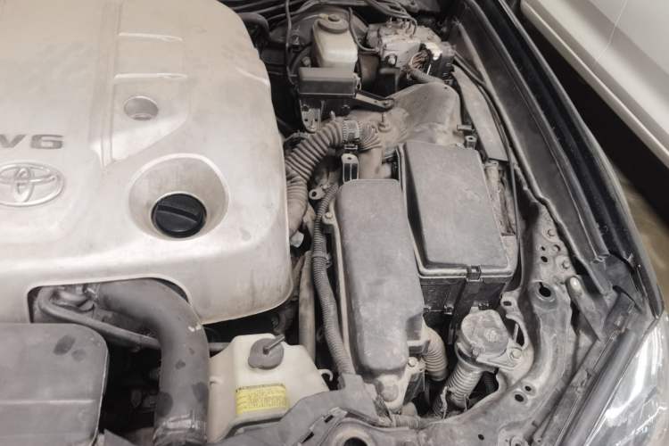 Used Toyota Crown 2005 2.5L Royal Engine Bay Left