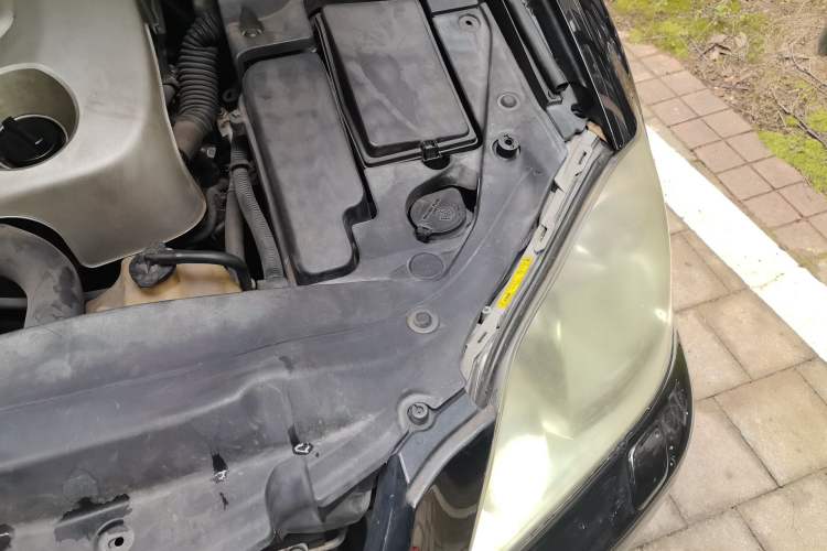 Used Toyota Crown 2005 3.0L Royal Engine Bay Left