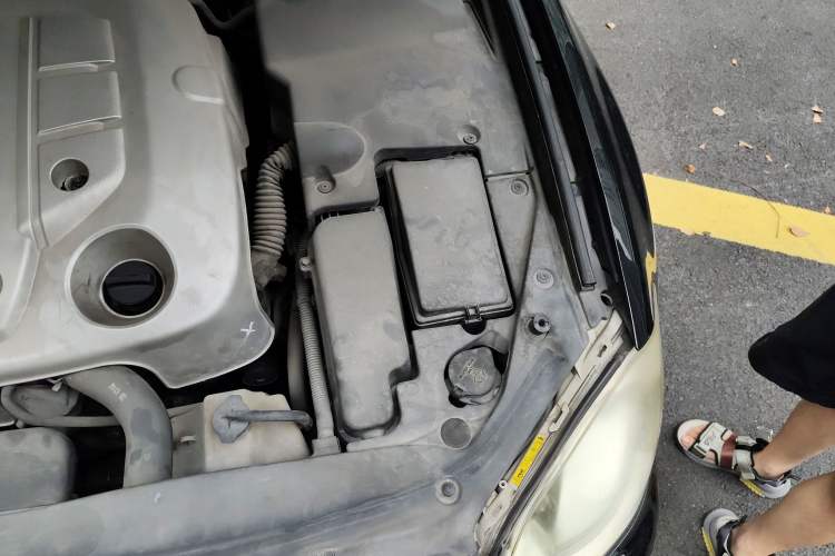 Used Toyota Crown 2005 2.5L Royal Engine Bay Left