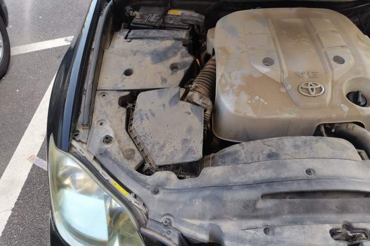 Used Toyota Crown 2005 2.5L Royal Engine Bay Right