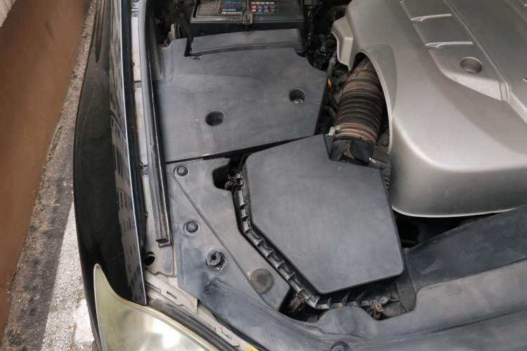 Used Toyota Crown 2005 3.0L Royal Engine Bay Right
