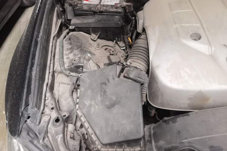 Used Toyota Crown 2005 2.5L Royal Engine Bay Right