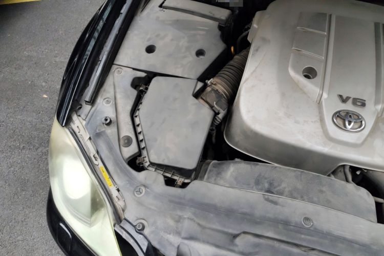 Used Toyota Crown 2005 2.5L Royal Engine Bay Right
