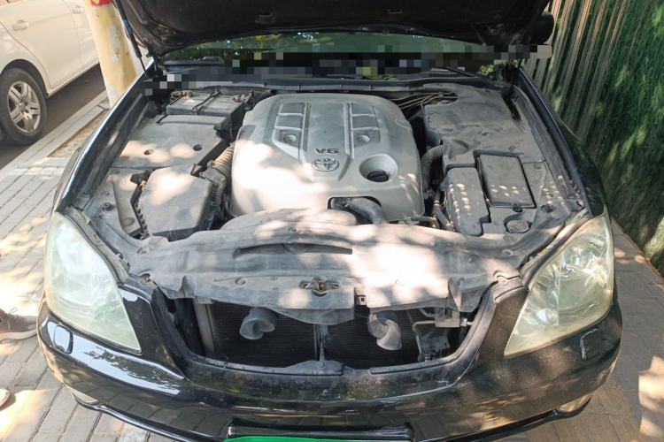 Used Toyota Crown 2005 3.0L Royal Saloon Engine Bay