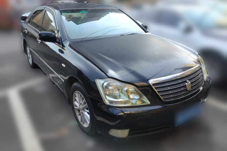 Used Toyota Crown 2005 2.5L Royal Front Right 45 Deg