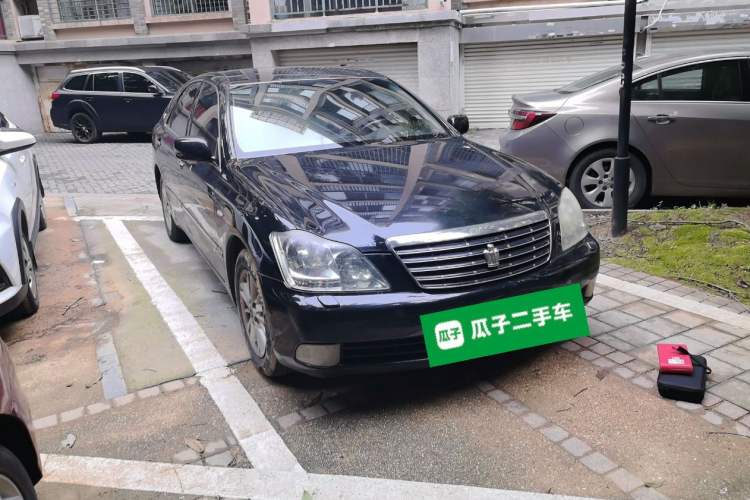 Used Toyota Crown 2005 3.0L Royal Front Right 45 Deg