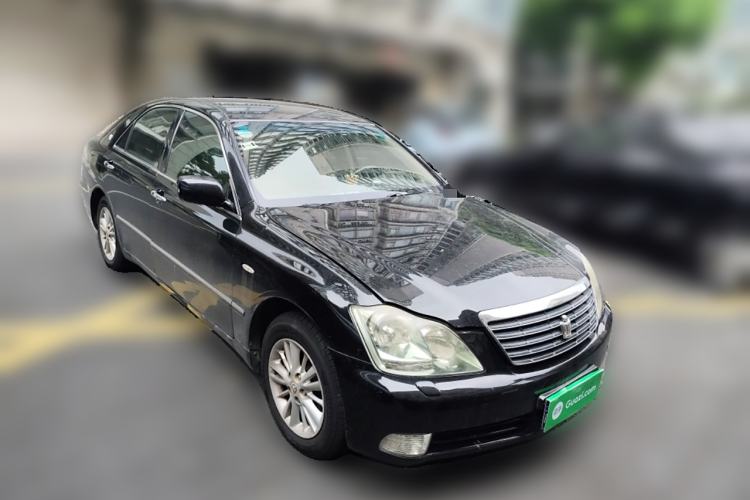 Used Toyota Crown 2005 2.5L Royal Front Right 45 Deg