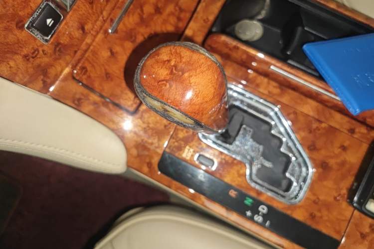 Used Toyota Crown 2005 3.0L Royal Saloon Gear Lever