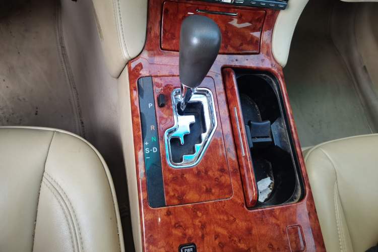 Used Toyota Crown 2005 2.5L Royal Gear Lever