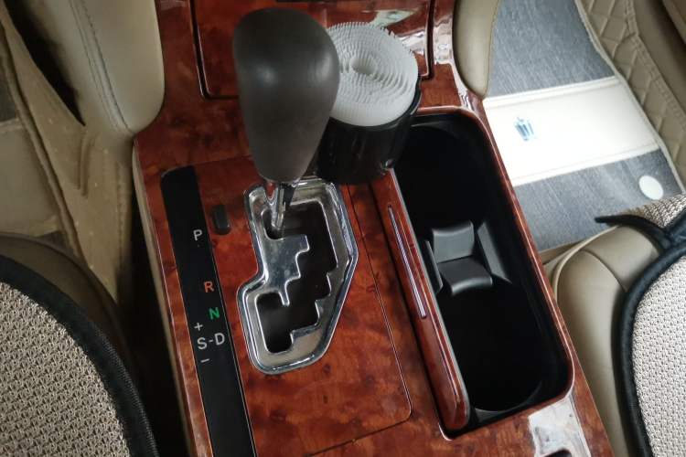 Used Toyota Crown 2005 3.0L Royal Gear Lever