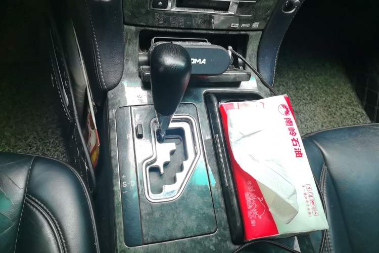 Used Toyota Crown 2005 3.0L Royal Gear Lever