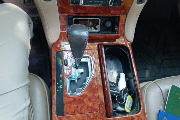 Used Toyota Crown 2005 3.0L Royal Saloon Gear Lever