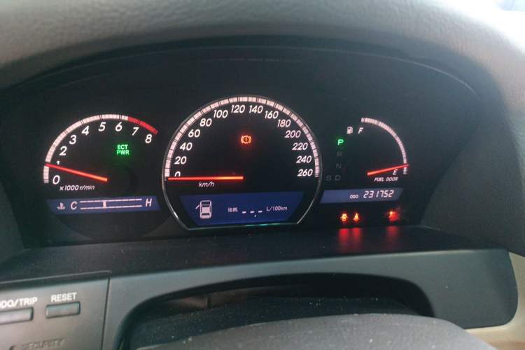 Used Toyota Crown 2005 3.0L Royal Saloon Instrument Cluster