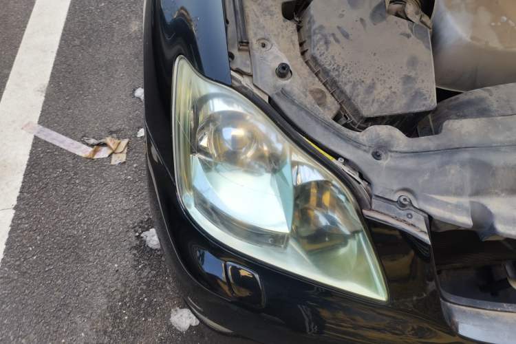 Used Toyota Crown 2005 2.5L Royal Right Front Headlight