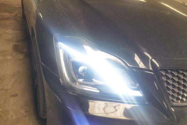Used Toyota Crown 2005 2.5L Royal Right Front Headlight