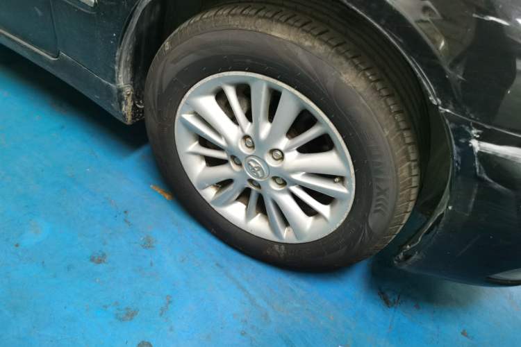 Used Toyota Crown 2005 3.0L Royal Saloon Right Front Wheel Hub