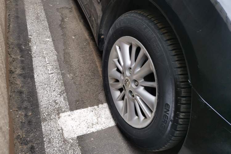 Used Toyota Crown 2005 3.0L Royal Right Front Wheel Hub