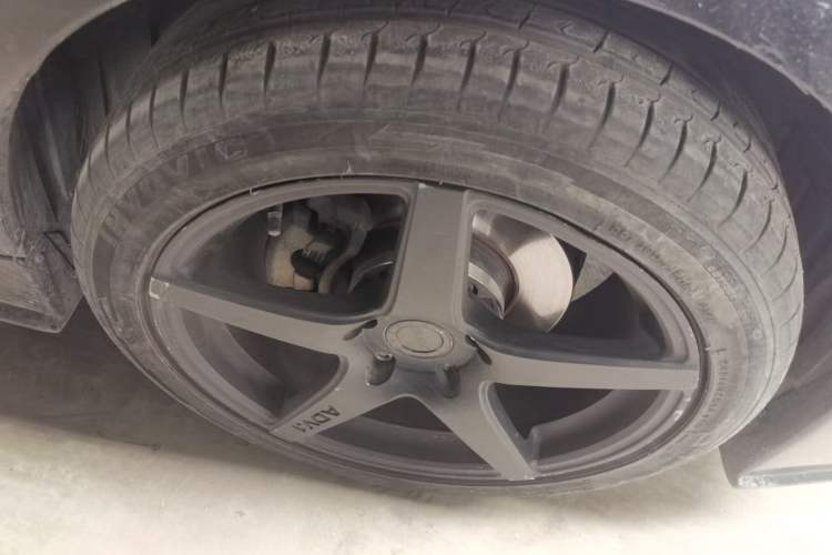 Used Toyota Crown 2005 2.5L Royal Right Front Wheel Hub