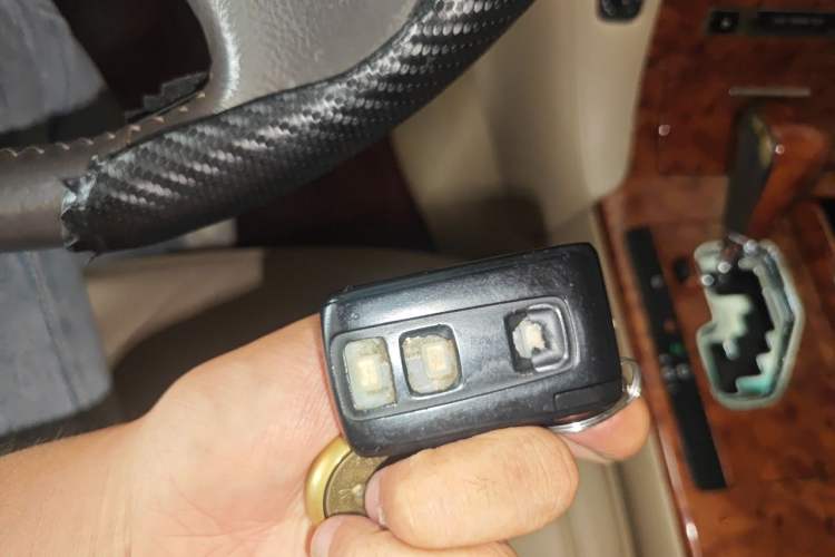 Used Toyota Crown 2005 3.0L Royal Saloon Vehicle Key