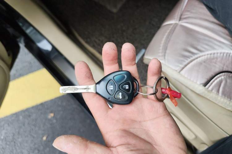 Used Toyota Crown 2005 2.5L Royal Vehicle Key