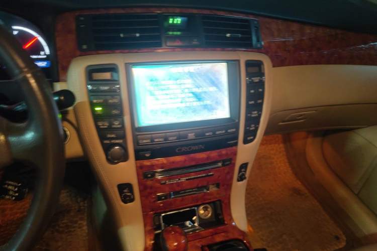 Used Toyota Crown 2005 3.0L Royal Saloon Audio And AC Panel
