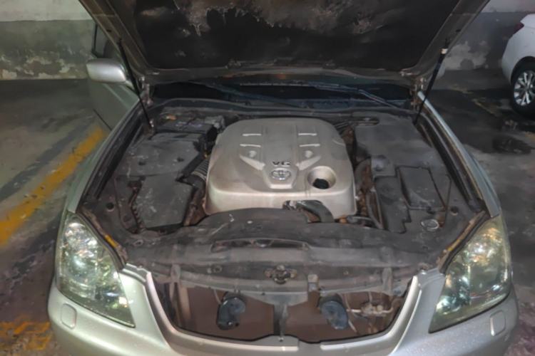 Used Toyota Crown 2005 3.0L Royal Saloon Engine Bay