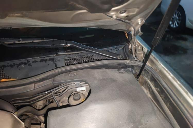Used Toyota Crown 2005 3.0L Royal Saloon Engine Bay Left