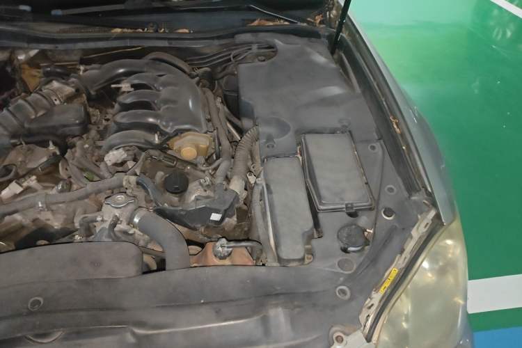 Used Toyota Crown 2005 3.0L Royal Engine Bay Left