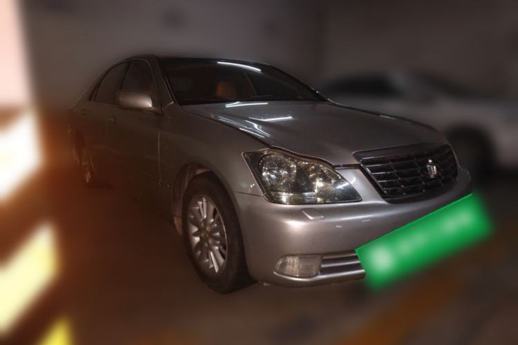 Used Toyota Crown 2005 3.0L Royal Saloon Front Right 45 Deg