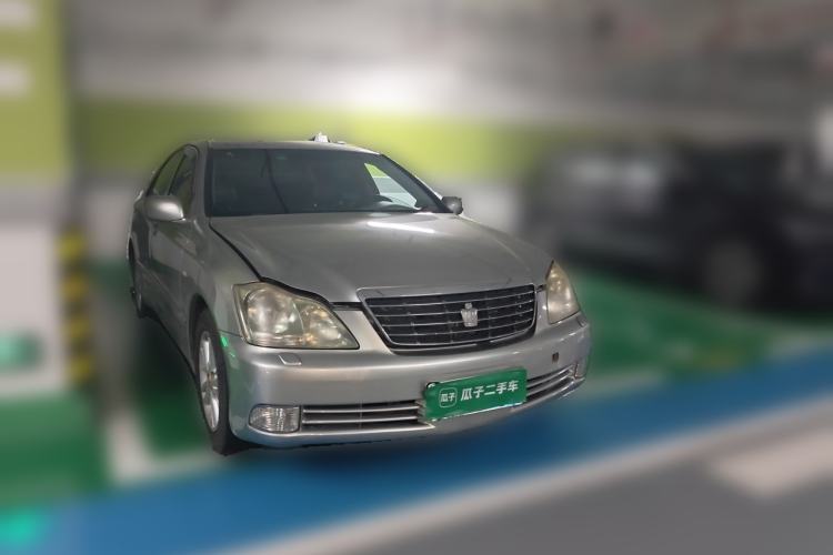 Used Toyota Crown 2005 3.0L Royal Front Right 45 Deg