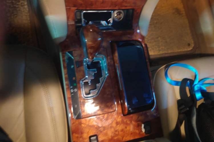 Used Toyota Crown 2005 3.0L Royal Saloon Gear Lever