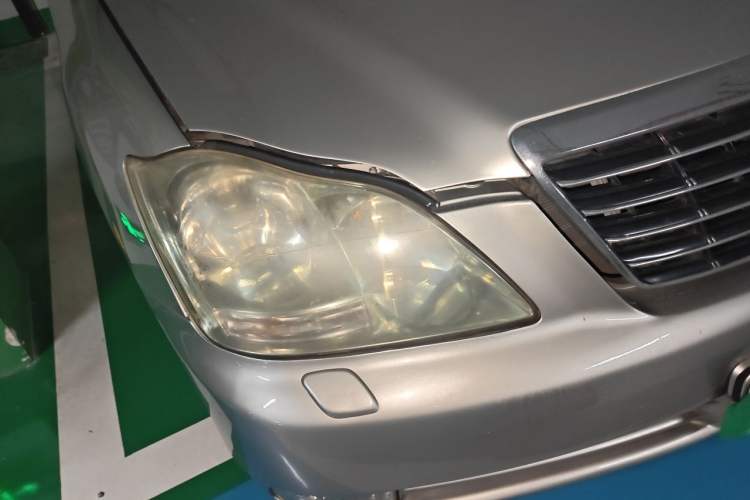 Used Toyota Crown 2005 3.0L Royal Right Front Headlight