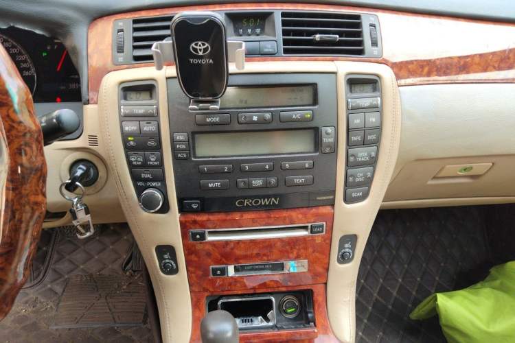 Used Toyota Crown 2005 2.5L Royal Audio And AC Panel