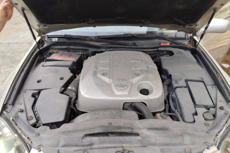 Used Toyota Crown 2005 2.5L Royal Engine Bay