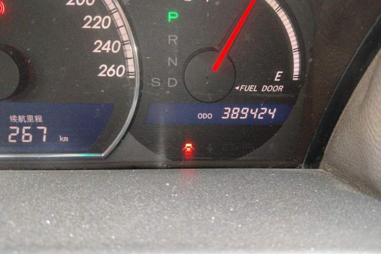 Used Toyota Crown 2005 2.5L Royal Odometer Close Up