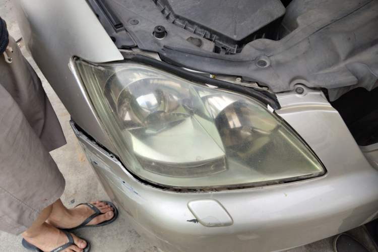 Used Toyota Crown 2005 2.5L Royal Right Front Headlight