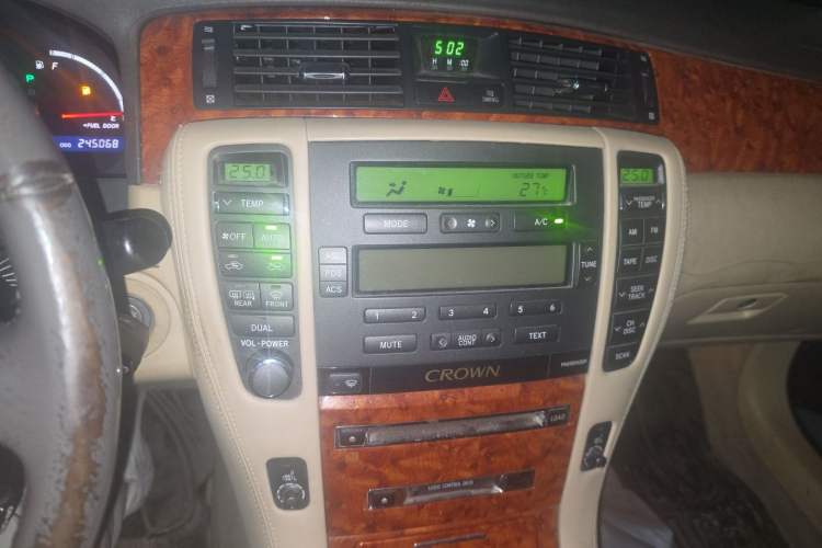 Used Toyota Crown 2006 2.5L Royal Leather Edition Audio And AC Panel