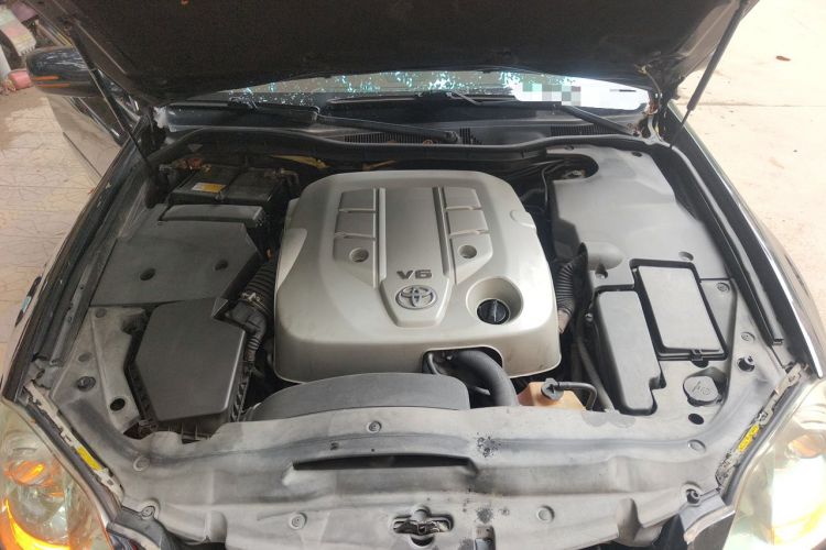 Used Toyota Crown 2006 2.5L Royal Leather Edition Engine Bay