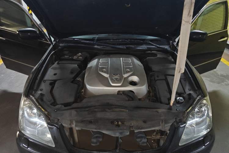 Used Toyota Crown 2006 2.5L Royal Leather Edition Engine Bay