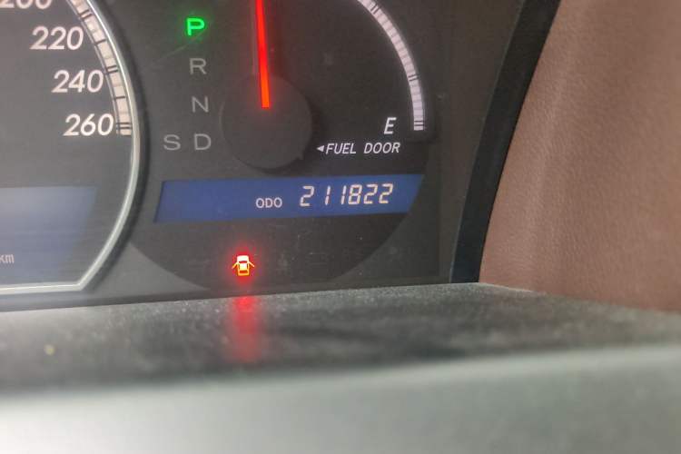 Used Toyota Crown 2006 2.5L Royal Leather Edition Odometer Close Up